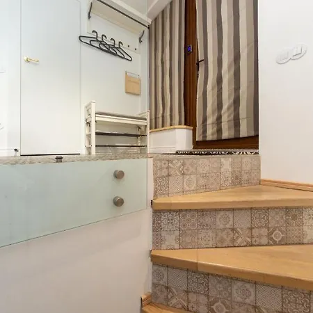 Apartment трирівневий лофт із спальнею-укриттям Self Check-in 247