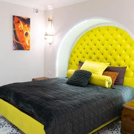 трирівневий лофт із спальнею-укриттям Self Check-in 247 アパート オデッサ