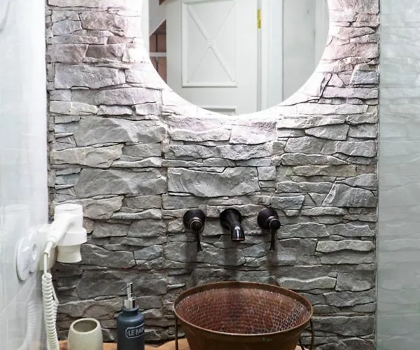 Appartement трирівневий лофт із спальнею-укриттям Self Check-in 247