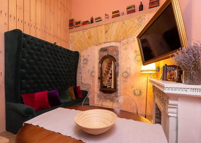 трирівневий лофт із спальнею-укриттям Self Check-in 247