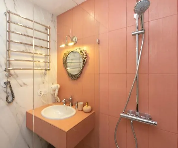 трирівневий лофт із спальнею-укриттям Self Check-in 247 * Odessa