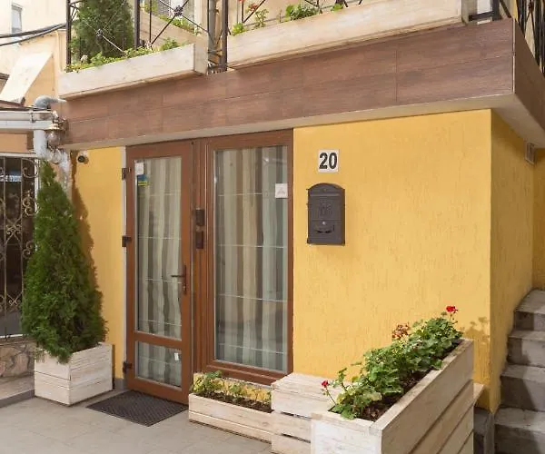 трирівневий лофт із спальнею-укриттям Self Check-in 247