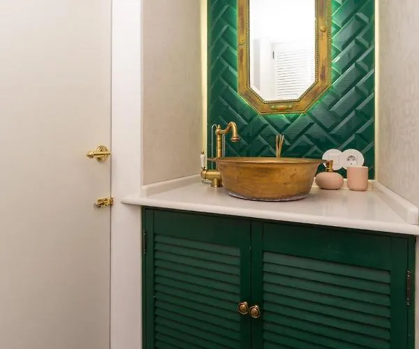 трирівневий лофт із спальнею-укриттям Self Check-in 247 * 敖德萨