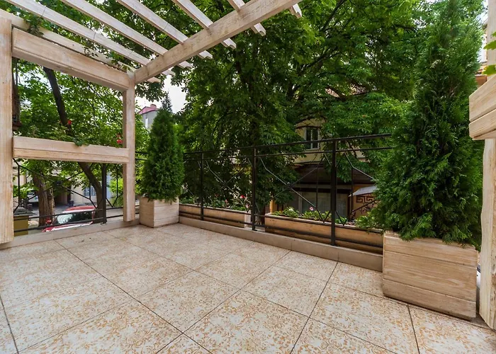 трирівневий лофт із спальнею-укриттям Self Check-in 247 *