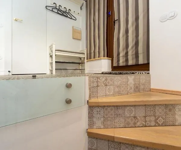 Appartement трирівневий лофт із спальнею-укриттям Self Check-in 247