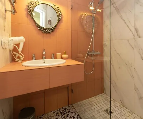 трирівневий лофт із спальнею-укриттям Self Check-in 247 敖德萨