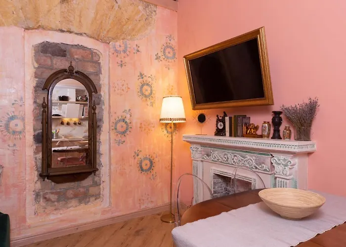 трирівневий лофт із спальнею-укриттям Self Check-in 247 *