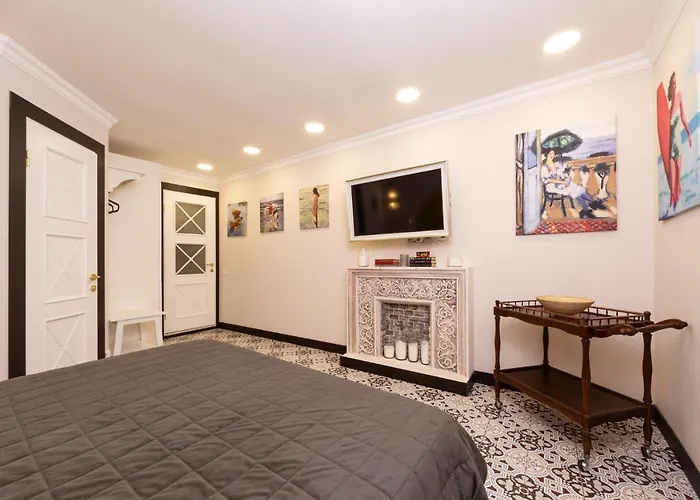 трирівневий лофт із спальнею-укриттям Self Check-in 247