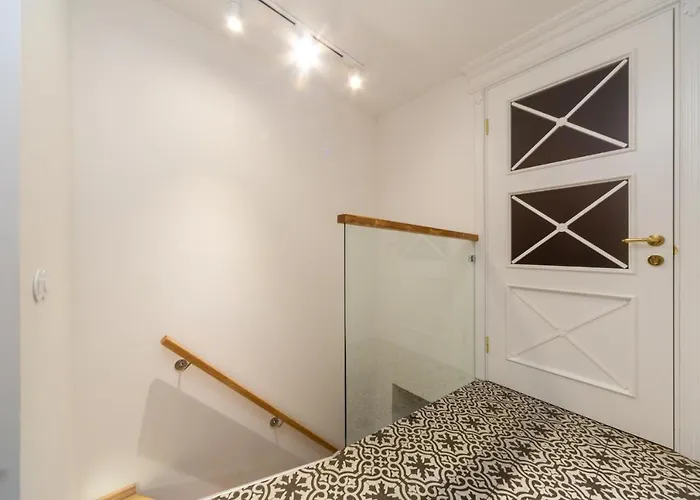 трирівневий лофт із спальнею-укриттям Self Check-in 247 敖德萨