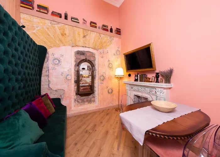 трирівневий лофт із спальнею-укриттям Self Check-in 247 Odessa