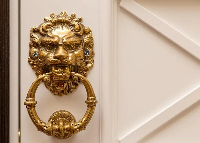 трирівневий лофт із спальнею-укриттям Self Check-in 247 Odessa