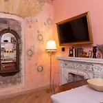 трирівневий лофт із спальнею-укриттям Self Check-in 247 *
