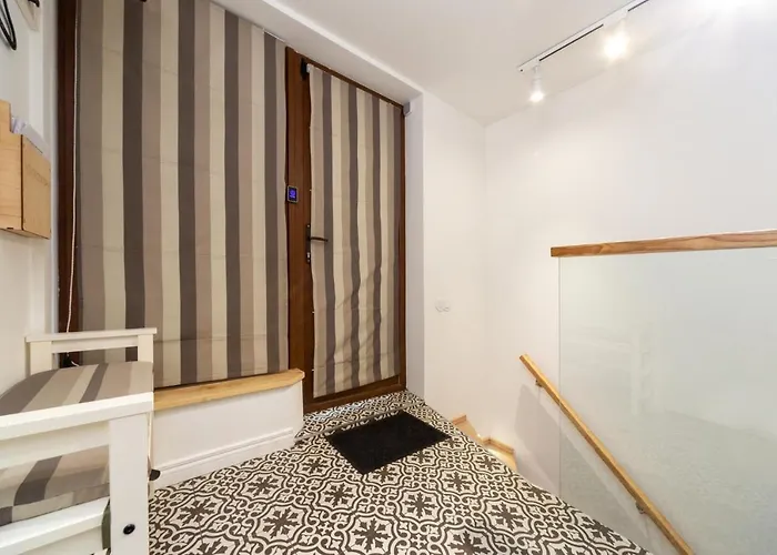 трирівневий лофт із спальнею-укриттям Self Check-in 247 아파트 *