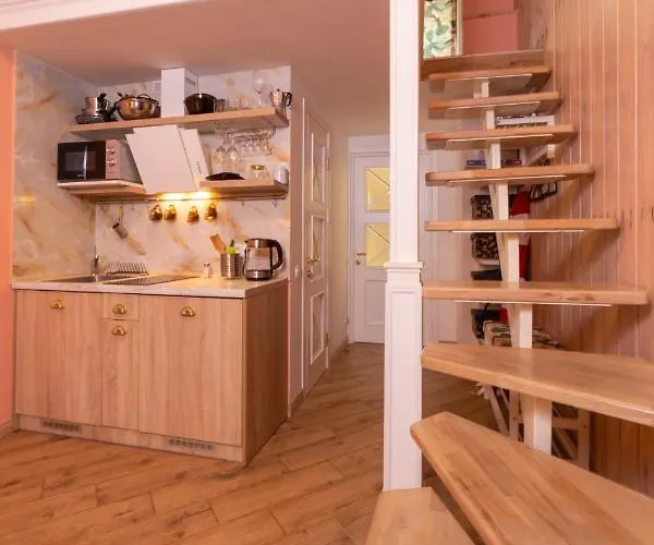 трирівневий лофт із спальнею-укриттям Self Check-in 247 *